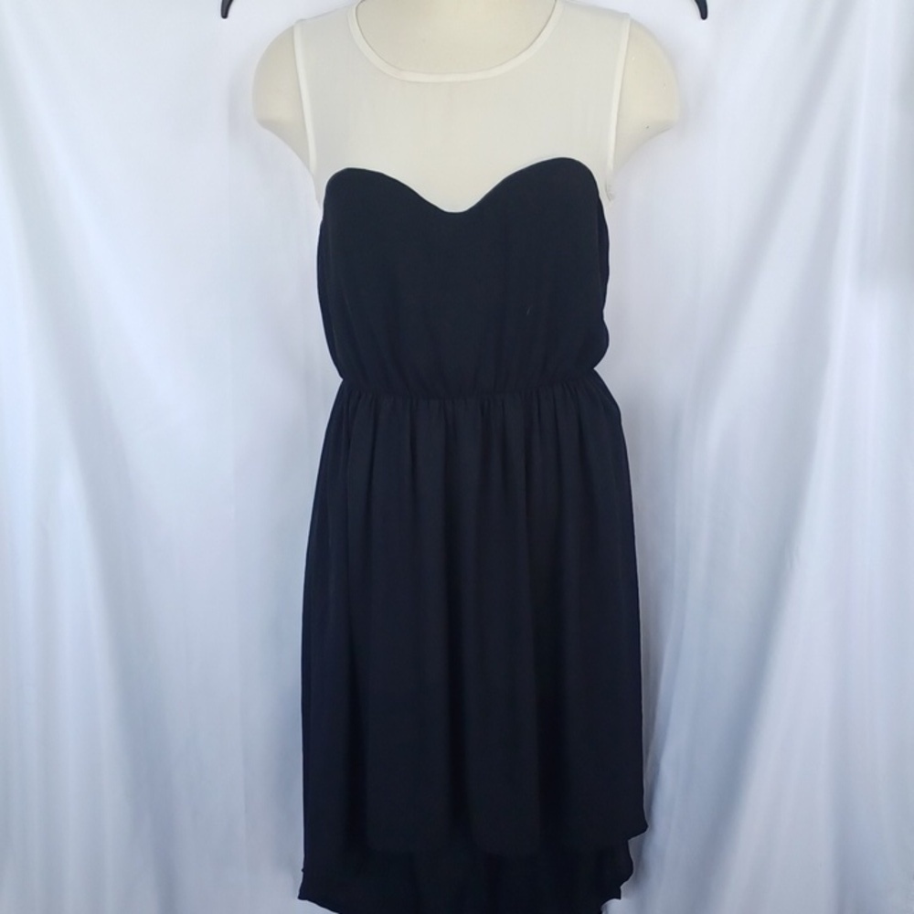 Malloy Sleeveless Sheath Sexy Heart Shape Open Back Black Cream M, 18" PTP
